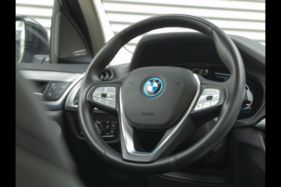 BMW iX3 High Executive - Pano - Memoryzetel - Harman Kardon - ACC - Head-Up