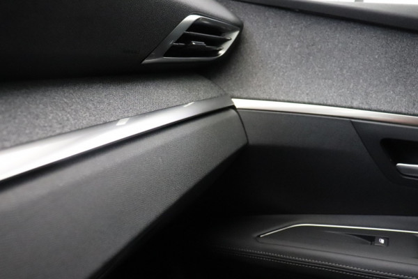 Peugeot 3008 1.2 PureTech Premium - Carplay, Half leer, Navi, Camera