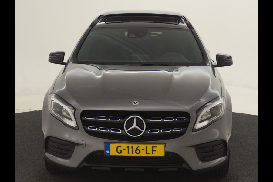 Mercedes-Benz GLA-Klasse 180 AMG Automaat Panorama-Schuifdak | Night Pakket | Navigatie | Stoelverwarming | Cruise control | Ledkoplampen | KeylessGo | CD Speler | (8-inch) TFT-display | | Nu tijdelijk te financiëren tegen 3,90% rente (actie loopt t/m 15-5-2020)