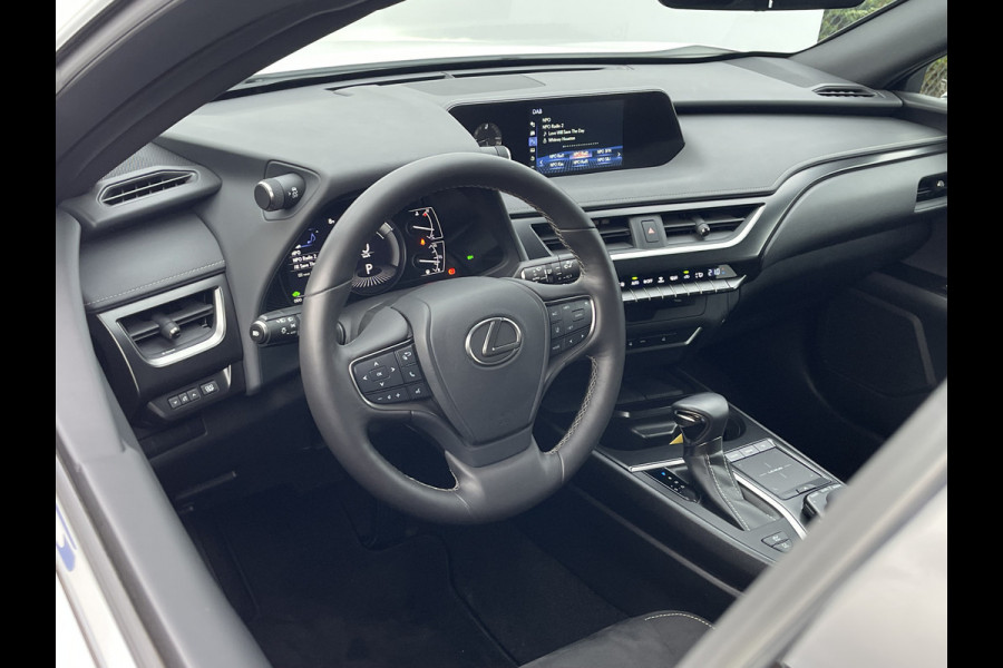 Lexus UX 250h Executive Line | CarPlay | LED | ACC | DAB+ | Camera | 18 inch