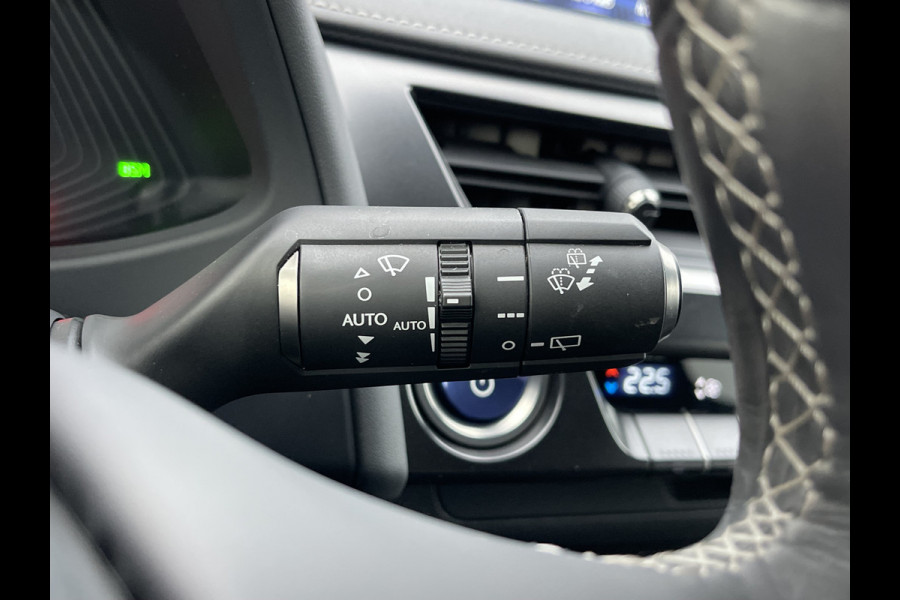 Lexus UX 250h Executive Line | CarPlay | LED | ACC | DAB+ | Camera | 18 inch