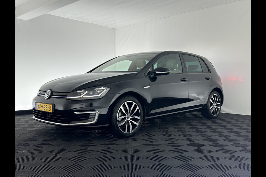 Volkswagen e-Golf (INCL-BTW) *HEAT-PUMP | VIRTUAL-COCKPIT | DYNAUDIO | VIENNA-VOLLEDER | FULL-LED | CAMERA | KEYLESS | DAB | ADAPTIVE-CRUISE | SPORT-SEATS | 17"ALU*