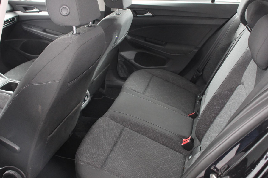 Volkswagen Golf 1.5 eTSI 131pk DSG Life | Navigatie | Apple Carplay/Android Auto | Parkeersensoren | Adaptive Cruise Control | Stoel- en stuurverwarming | Lane Assist | Ledverlichting | Climate Control