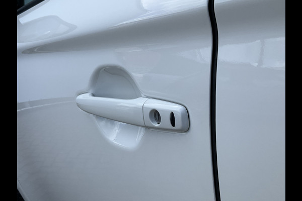Mitsubishi Outlander 2.4 PHEV Plug-in Navi Cam Parksens V+A Trekhaak