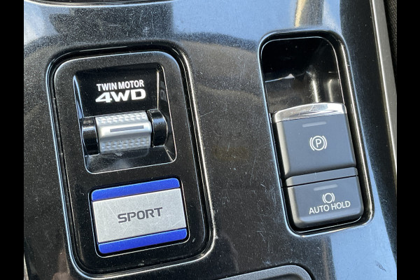 Mitsubishi Outlander 2.4 PHEV Plug-in Navi Cam Parksens V+A Trekhaak