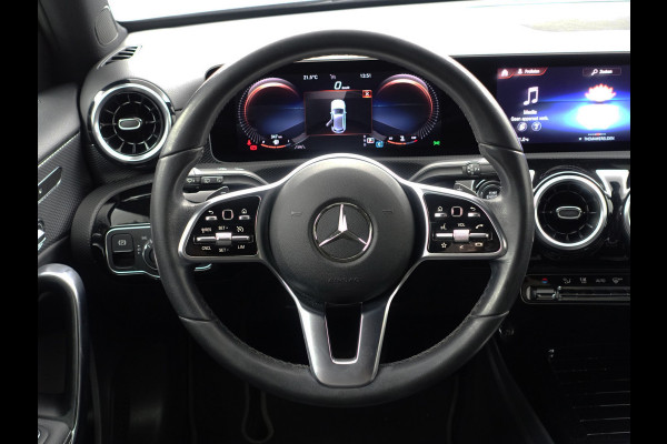 Mercedes-Benz A-Klasse 220 AMG Launch Edition 191pk Aut- Memory Seats I Camera I Park Assist I Leder Interieur I Xenon Led I Keyless