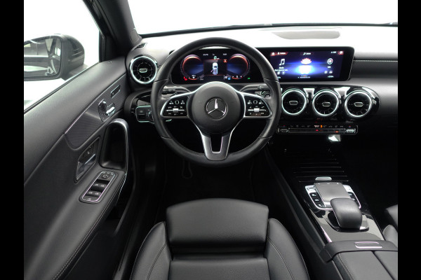 Mercedes-Benz A-Klasse 220 AMG Launch Edition 191pk Aut- Memory Seats I Camera I Park Assist I Leder Interieur I Xenon Led I Keyless