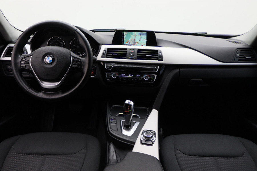 BMW 3 Serie 318i Centennial Executive Climate, Cruise, Navigatie, Bluetooth, PDC, Afn. Trekhaak, 16''