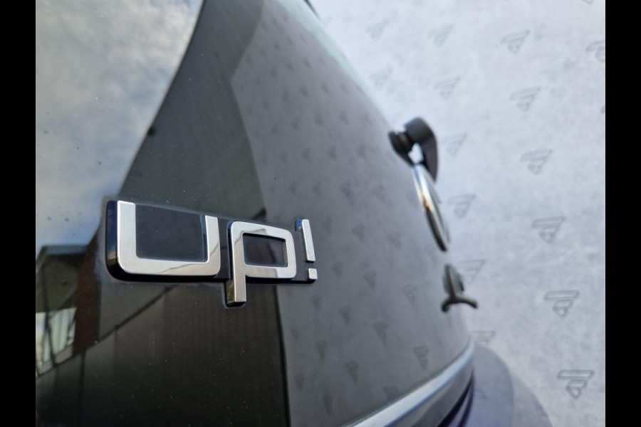 Volkswagen up! 1.0 BMT high up! | Stoelverwarming | PDC | Cruise | Clima | Lichtsensor | LM Velgen |