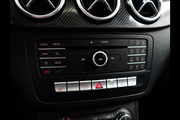 Mercedes-Benz B-Klasse 180 AMG Edition Aut - Leder I Panoramdak I Sfeerverl. I Camera I Apple Carplay I Full