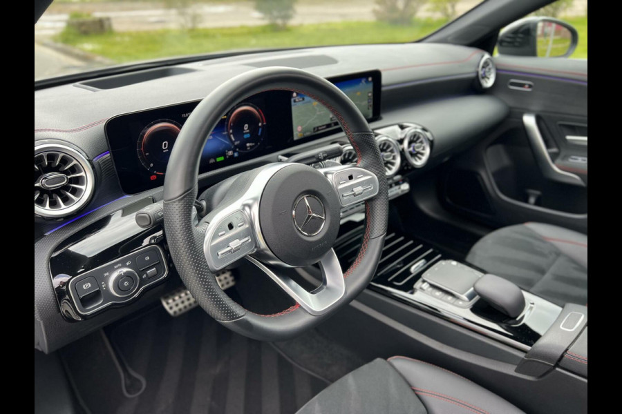 Mercedes-Benz CLA-Klasse 250 e AMG CLA250e Coupe Panoramadak|Keyless|Camera 360°|Advanced sound|Sfeerverlichting|Head-up|Multibeam LED|Night pakket