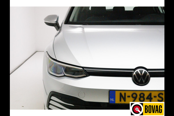 Volkswagen Golf 1.0 eTSI 110 PK Automaat Apple Carplay, Adaptieve Cruise, Led, Lichtmetalen velgen, All weatherbanden