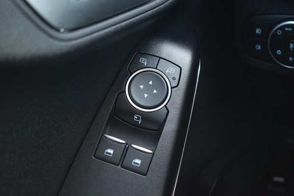 Ford Fiesta 1.5 TDCi Titanium | Cruise | Apple CarPlay | Climate | Parkeerass.