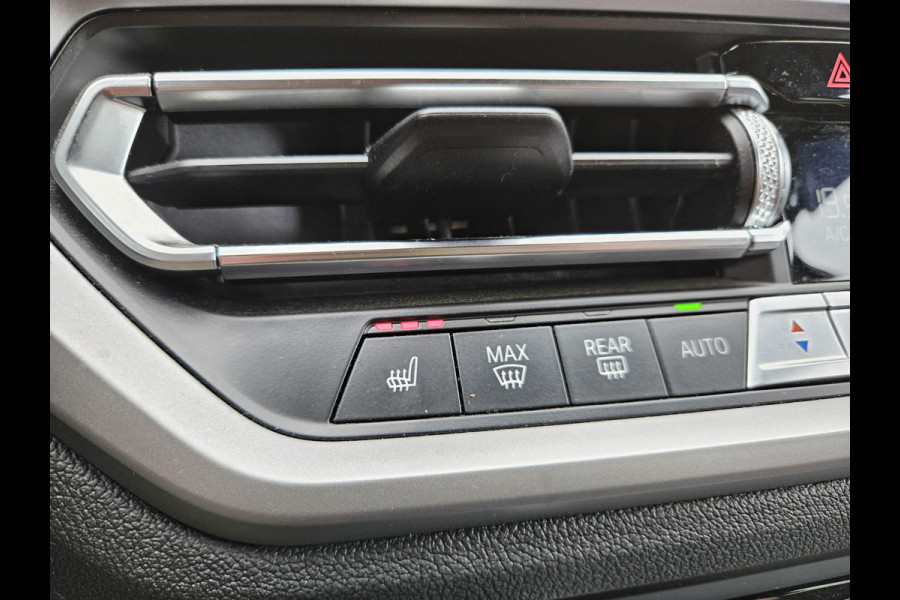 BMW 3 Serie Touring 330e Sportline Plug In Hybrid PHEV | Adaptive Cruise | Trekhaak af Fabriek | Lice Cockpit | Apple Carplay | Camera | Stoelverwarming |