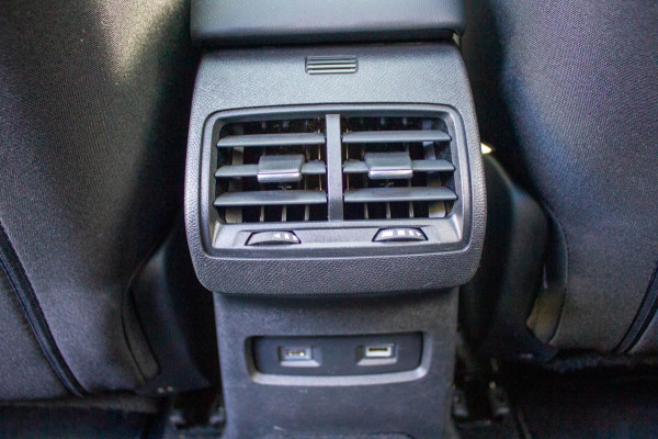 Citroën Ë-C4 Shine 50 kWh Panodak HUD | Prijs rijkaar incl. 12 mnd garantie | Navigatie Camera Stuurverwarming Leder