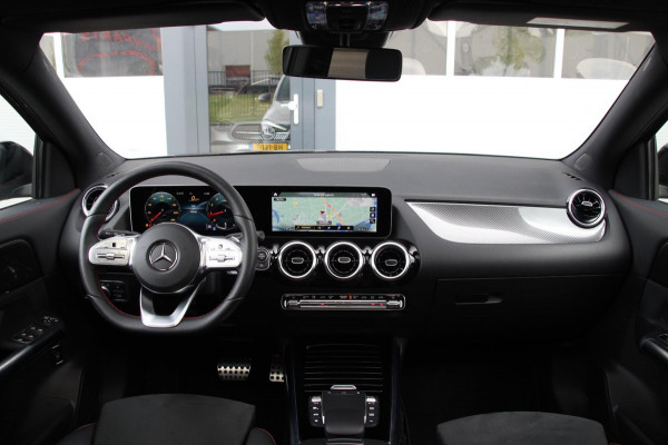 Mercedes-Benz GLA 200 AMG-Line | Panoramadak | Elektrische achterklep | Widescreen