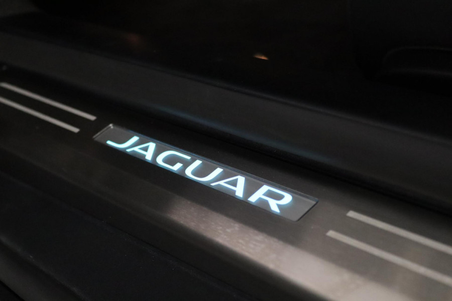 Jaguar F-Type P300 RWD R-Dynamic