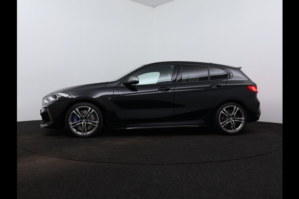BMW 1-serie M135i xDrive | Panorama | Keyless | Leder