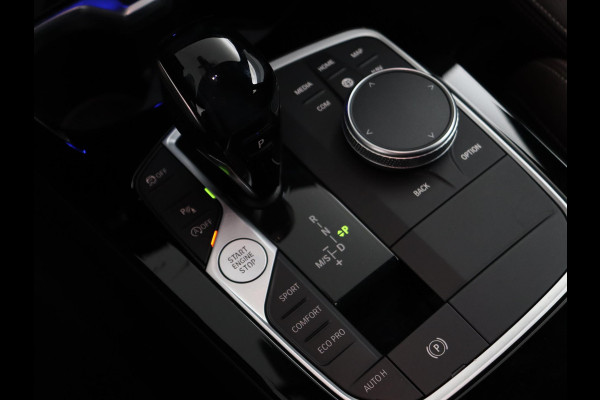 BMW 1-serie M135i xDrive | Panorama | Keyless | Leder