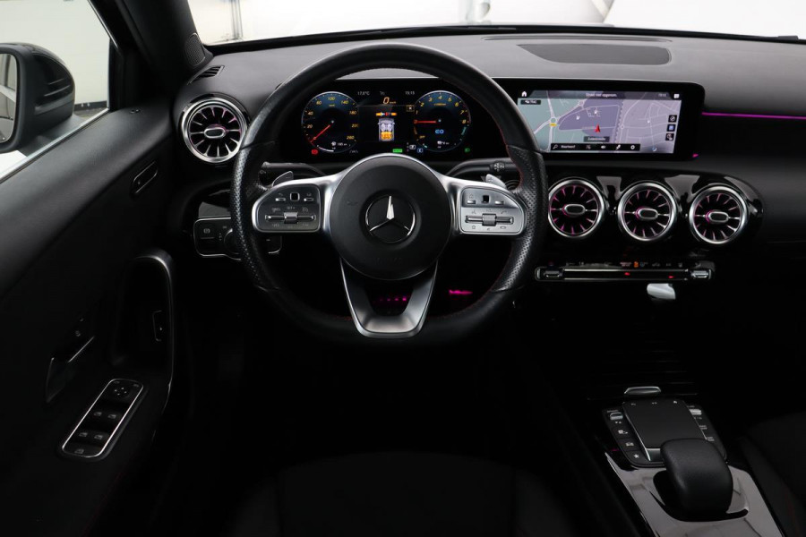 Mercedes-Benz A-Klasse 250e AMG | Carplay | Stoelverwarming | Widescreen | Sfeerverlichting | Navigatie | Park Assist | Sportstoelen | Climate control