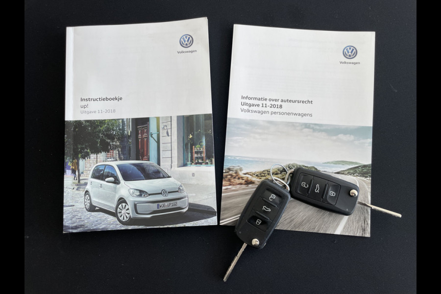 Volkswagen up! 1.0 BMT high up! R-Line Executive pakket Clim.control - Cruise control - Parks.-A - Radio/USB/AUX/TEL - MFL Stuurwiel - ML - LMV - CD+AB - Ramen E-VZ - V-Stoelen VW - Hill Hold