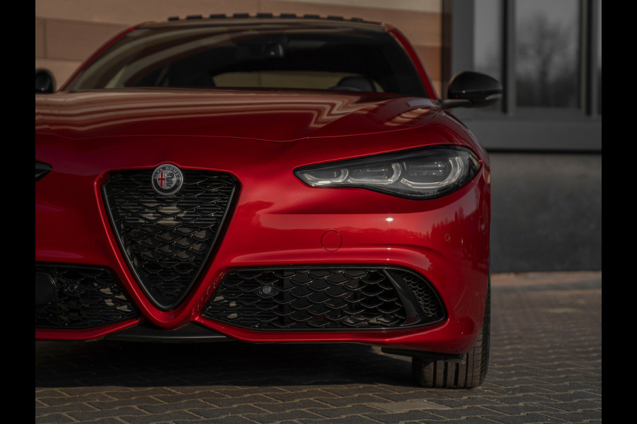 Alfa Romeo Giulia 2.0T 280pk Veloce AWD | MY24 | Rosso Etna | Full option! | Pano-dak | Harman/Kardon