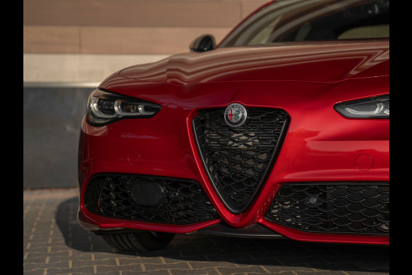 Alfa Romeo Giulia 2.0T 280pk Veloce AWD | MY24 | Rosso Etna | Full option! | Pano-dak | Harman/Kardon