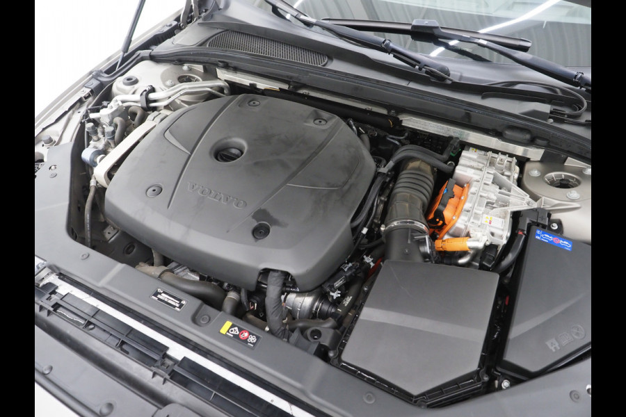 Volvo V60 2.0 T8 Twin Engine AWD R-Design | Panoramadak | Pilot Assist | Head UP | Memory