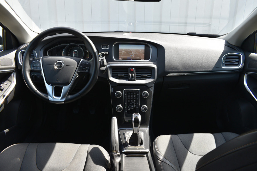 Volvo V40 Cross Country 2.0 T3 Nordic+ | Clima | Standkachel | Full LED | Parkeersensoren