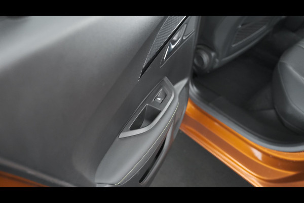 Peugeot 2008 PureTech 130 EAT8 GT-Line | Camera | Adaptieve Cruise Control | Apple Carplay | Stoelverwarming
