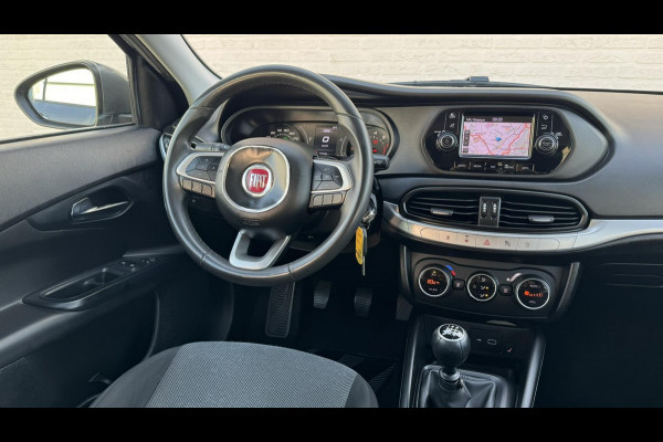 Fiat Tipo 1.4 Mirror Navigatie Clima Cruise 4 Seizoenen banden Stoelverwarming