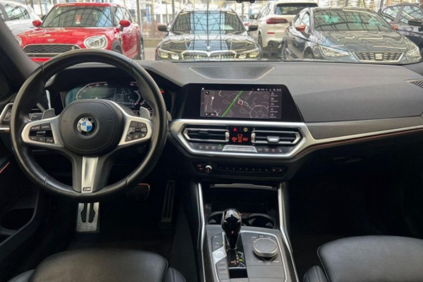 BMW 3-serie 320i M sport l leder l camera l 19 inch l