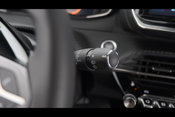 Peugeot 2008 PureTech 130 EAT8 Allure | Nieuw Model | 360 Camera | Dodehoekdetectie | Stoelverwarming | Apple Carplay