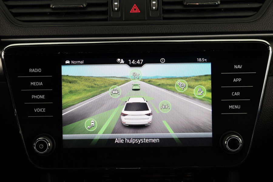 Škoda Superb Combi 1.5 TSI ACT Sportline Business 150 pk Automaat (DSG) | Navigatie | Parkeersensoren | Achteruitrijcamera | Stoelverwarming v/a | Adaptieve cruise control