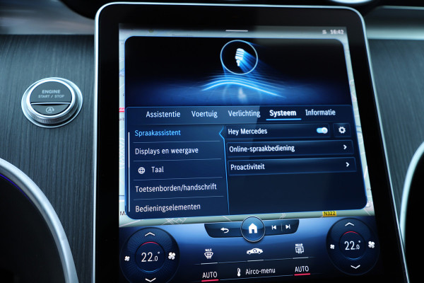Mercedes-Benz C-Klasse 180 AMG Aut9 | Sfeerverlichting | Panoramadak | Memory | Digital-light | Night-pakket | 2023