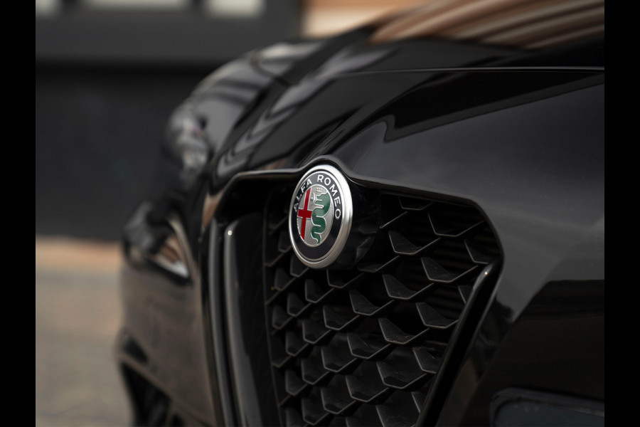 Alfa Romeo Giulia 2.0T Sprint | Veloce stoelen | 19 inch Q | Driver Assistance Pack 2 | 1e eigenaar