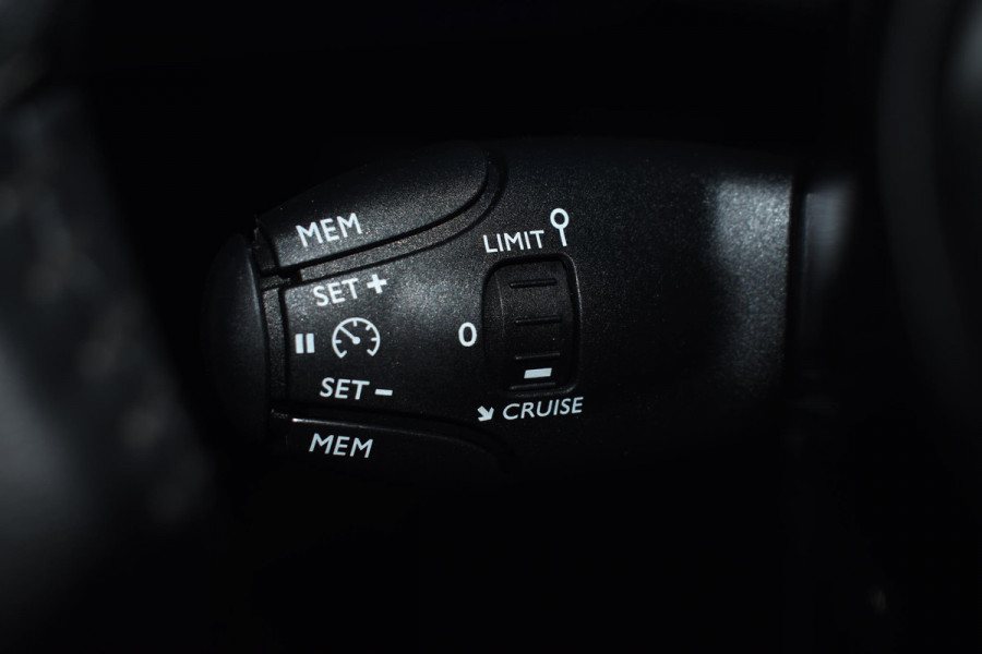 Peugeot 2008 1.2 PureTech 130PK Allure Pack Carplay | Camera | Incl. garantie