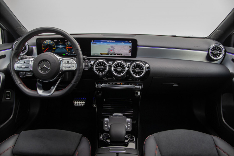 Mercedes-Benz A-Klasse 250 e AMG Panorama, Widescreen, Sfeerverlichting, Camera, Key-Less, 19" Hybrid 2022