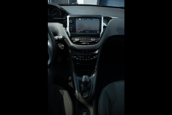 Peugeot 208 1.2 PureTech Allure Panoramadak Navigatie Airco