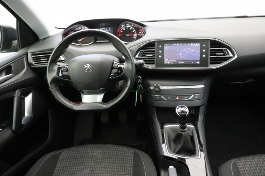 Peugeot 308 1.2 PureTech Executive - Panorama, Navi, Carplay