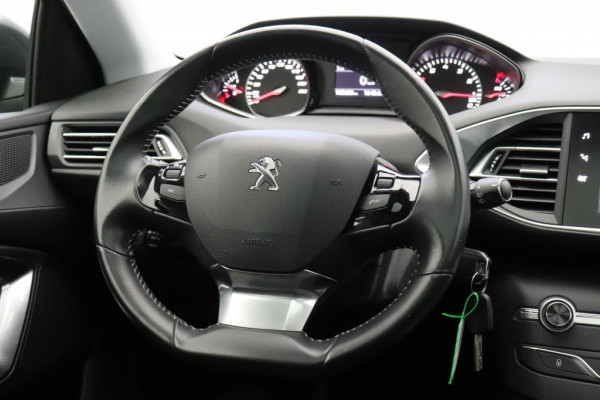 Peugeot 308 1.2 PureTech Executive - Panorama, Navi, Carplay