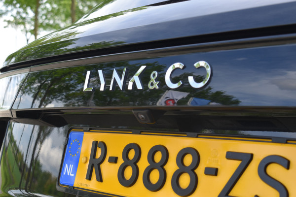 Lynk & Co 01 261pk Black Pack Plug-In Hybrid / Schuifdak / Stoelverwarming / Clima / Navi / 20"
