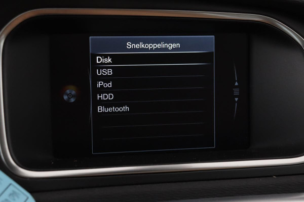 Volvo V40 2.0 D2 Nordic+ | Panoramadak | Leder | Camera | Trekhaak | Keyless | Memory | PDC | Stoelverwarming | Navigatie