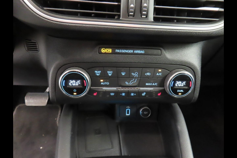 Ford FOCUS Wagon 1.5 EcoBlue Titanium Business Automaat! | Wegklapare trekhaak | Adaptive cruise control | Winter pack | Dodehoeksensoren | Privacy glass | Elektrsiche achterklep | Camera