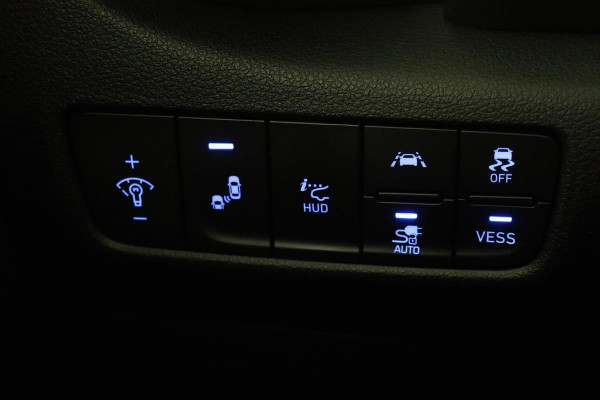 Hyundai Kona EV Premium 64 kWh | Adaptive cruise | Trekhaak | Stoelkoeling | Carplay | Leder | Krell | Camera | Full LED | Keyless