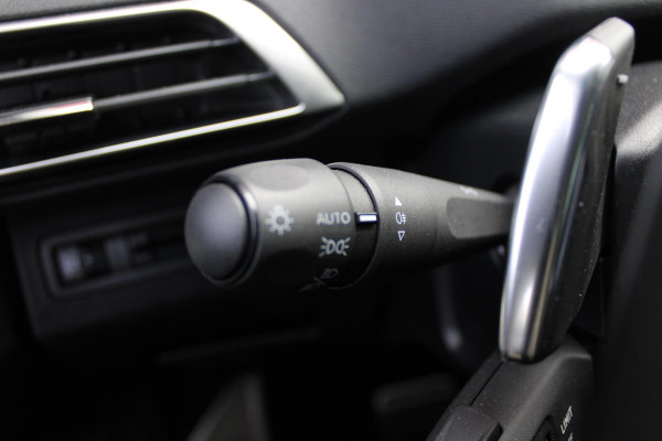 Peugeot 3008 1.2 130PK AUTOMAAT ACTIVE | TREKHAAK | NAVIGATIE 10" TOUCHSCREEN | APPLE CARPLAY/ANDROID AUTO | LICHTMETALEN VELGEN | LED KOPLAMPEN | ACHTERUIRIJ CAMERA | CLIMATE CONTROL | CRUISE CONTROL | DAB+ RADIO | GETINTE RUITEN |