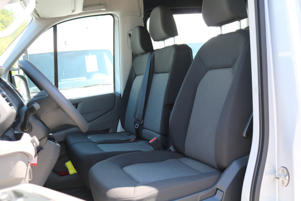 Volkswagen Crafter 2.0 TDI 140pk L3 H3 DC Automaat Airco Navigatie Apple Carplay Camera