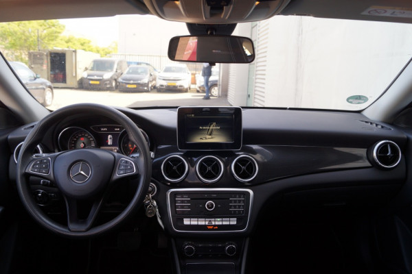 Mercedes-Benz CLA-Klasse Shooting Brake 200d Automaat Business -PANO-