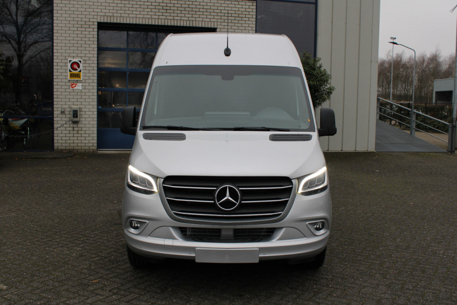 Mercedes-Benz Sprinter 319 CDI L2H2 RWD 3500 kg trekhaak, MBUX 10.25 met parkeer pakket en camera, LED, Bumpers in kleur