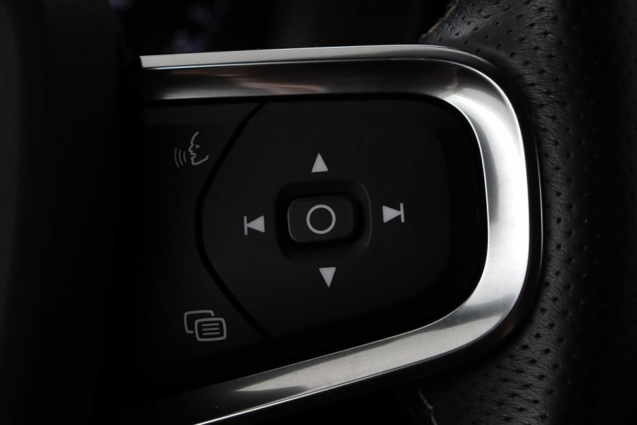 Volvo XC40 1.5 T5 Plug In R-Design | Adaptive cruise | Stoel & stuurverwarming | Trekhaak | Carplay | Camera | BLIS | Full LED